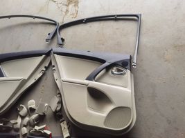 Toyota Avensis T270 Set di rivestimento sedili e portiere 