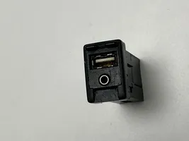 Toyota Prius (XW50) Connecteur/prise USB 8619042040