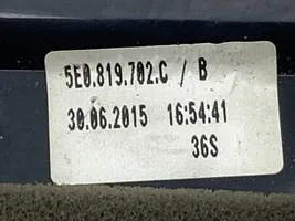 Skoda Octavia Mk3 (5E) Boczna kratka nawiewu deski rozdzielczej 5E0819702C