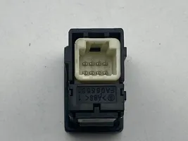 Toyota Avensis T270 Connettore plug in AUX 8619005010