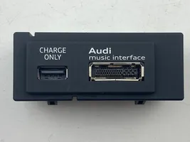 Audi A3 S3 8V USB-pistokeliitin 8V0035736B