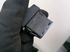 Honda CR-V Przycisk alarmu M48809