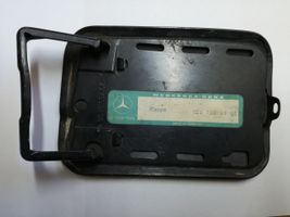 Mercedes-Benz E W123 Sportello del serbatoio del carburante 1237500106