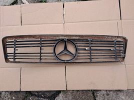 Mercedes-Benz SL R107 Grotelės priekinės 1078880215