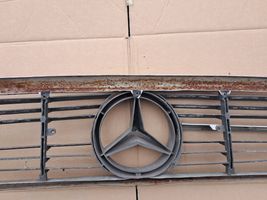 Mercedes-Benz SL R107 Grotelės priekinės 1078880215