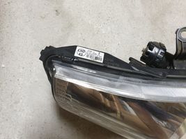 Toyota Verso Lampa przednia 811100F090