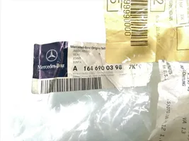 Mercedes-Benz ML W164 Joint en caoutchouc de porte arrière A1646900398