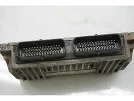 Renault Megane II Sterownik / Moduł ECU 8200458276