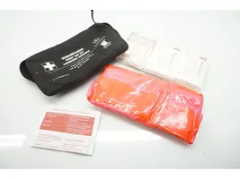 Mercedes-Benz C W203 Trousse de premiers secours A2038600050