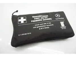 Mercedes-Benz C W203 Ensiapupakkaus A2038600050