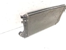 Volkswagen PASSAT B6 Радиатор интеркулера 1K0145803AF