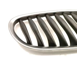 BMW Z4 E85 E86 Maskownica / Grill / Atrapa górna chłodnicy 7117760