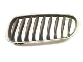 BMW Z4 E85 E86 Maskownica / Grill / Atrapa górna chłodnicy 7117759