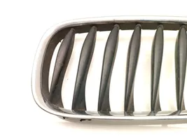 BMW Z4 E85 E86 Maskownica / Grill / Atrapa górna chłodnicy 7117759