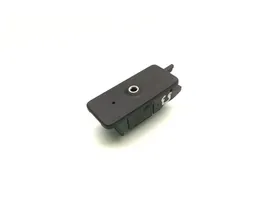 Volkswagen Touareg I Câble adaptateur AUX 1K0035724