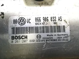 Volkswagen PASSAT B5.5 Variklio valdymo blokas 066906032AS