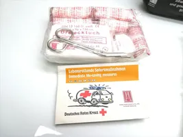 Mercedes-Benz C W203 Trousse de premiers secours 