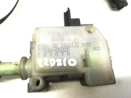 Toyota Avensis T270 Verrouillage du bouchon du réservoir de carburant 77030-05020