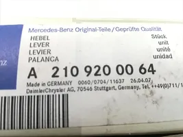 Mercedes-Benz E AMG W211 Rączka / Dźwignia regulacji fotela tylnego A2109200064