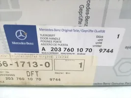 Mercedes-Benz C AMG W203 Klamka zewnętrzna drzwi przednich A2037601070