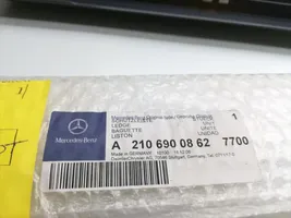 Mercedes-Benz E AMG W210 Takaoven lista (muoto) A2106900862