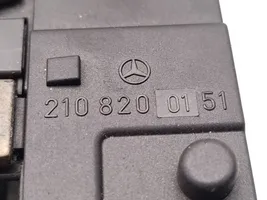 Mercedes-Benz E W210 Console centrale, commande chauffage/clim 2108200151