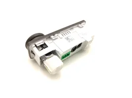 Jaguar XE USB-pistokeliitin FK72-19C166-BC