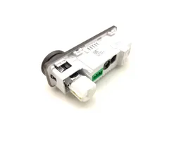 Jaguar XE USB-pistokeliitin FK72-19C166-BC