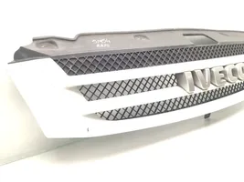 Iveco Daily 35 - 40.10 Grille calandre supérieure de pare-chocs avant 3802801