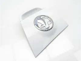 Opel Astra J Logo portiera di carico posteriore 13372620