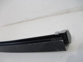 Renault Megane III Rail de pare-brise de porte arrière 822300011R