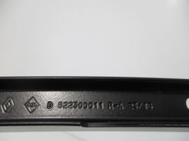 Renault Megane III Rail de pare-brise de porte arrière 822300011R