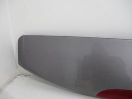 Renault Clio III Becquet de lunette arrière 8200883036