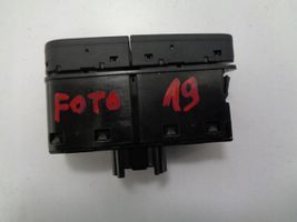 Ford Kuga I Przełącznik / Przycisk otwierania klapy bagażnika GJ5T14B436GA