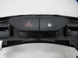 Renault Clio IV Kita panelės detalė 681046679R