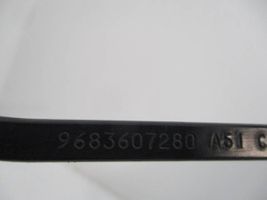 Citroen C3 Ramię wycieraczki szyby przedniej / czołowej 9683607280