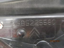 Citroen C3 Takaluukun takavalot 9685225580