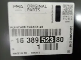 Peugeot 208 Garniture de panneau inférieure de coffre 1646182480