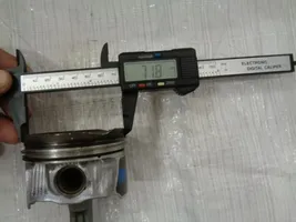 Renault Clio V Piston with connecting rod 1.0
