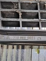 Mercedes-Benz E W210 Grille de calandre avant 2108880023