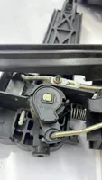 Ford Fusion Zamek drzwi przednich 1372467