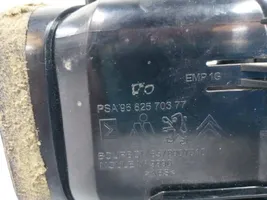 Citroen C3 Picasso Dysze / Kratki środkowego nawiewu deski rozdzielczej 9682570377