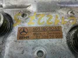 Mercedes-Benz Sprinter W901 W902 W903 W904 Moottoriöljyn jäähdytinlaite 6051800065