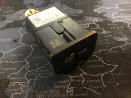 Mercedes-Benz B W247 Connecteur/prise USB A2478204602