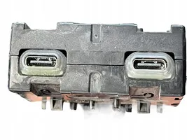 Mercedes-Benz C W202 USB-pistokeliitin a2328209400