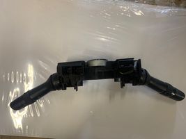 Toyota Avensis T270 Leva/interruttore dell’indicatore di direzione e tergicristallo 17F144