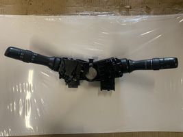 Toyota Avensis T270 Leva/interruttore dell’indicatore di direzione e tergicristallo 17F144