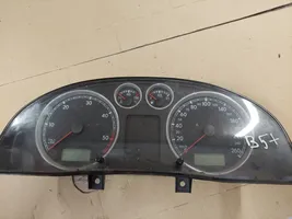 Volkswagen PASSAT B5.5 Speedometer (instrument cluster) 3B0920806A