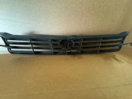 Toyota Hiace (H100) Grille calandre supérieure de pare-chocs avant 5311126321