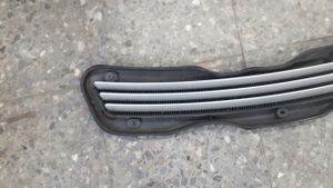 Mercedes-Benz E W210 Grille calandre de capot A2108800705